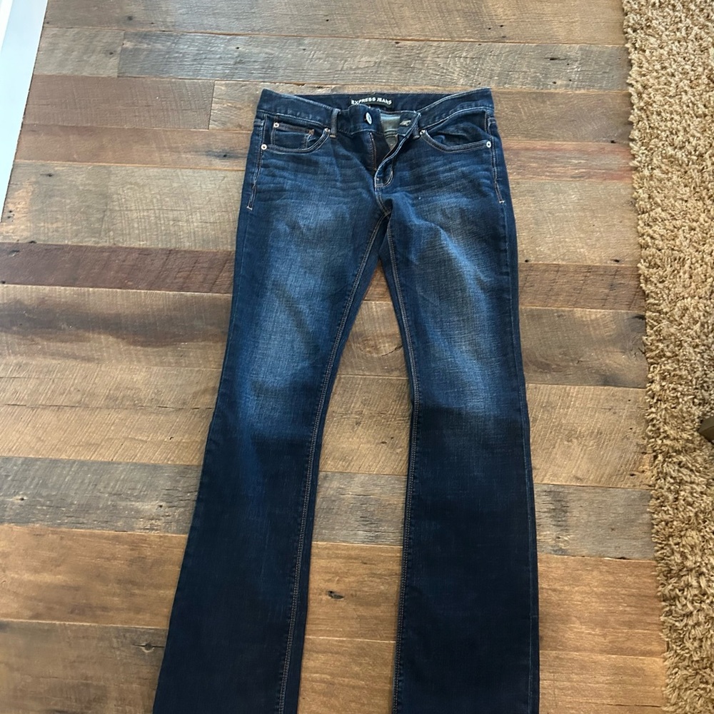 Express Jeans
Barely Boot